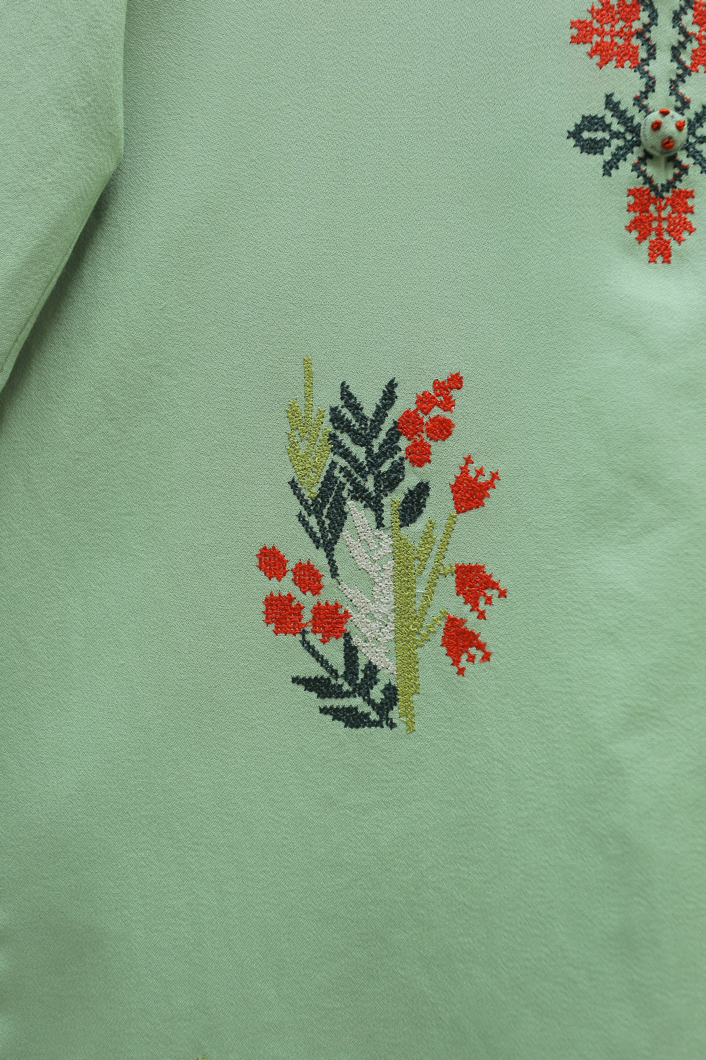 Pista Embroidered Suit