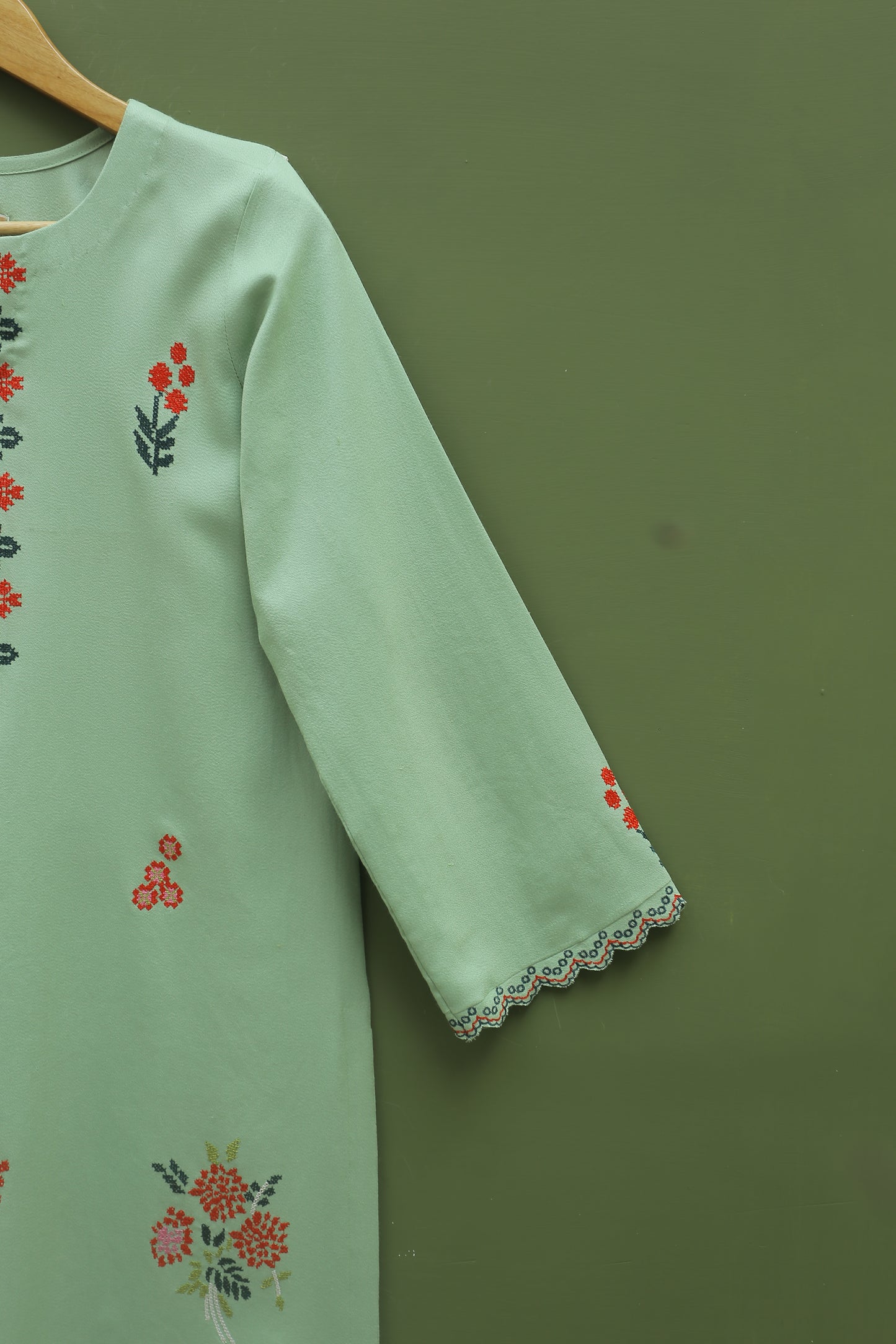 Pista Embroidered Suit